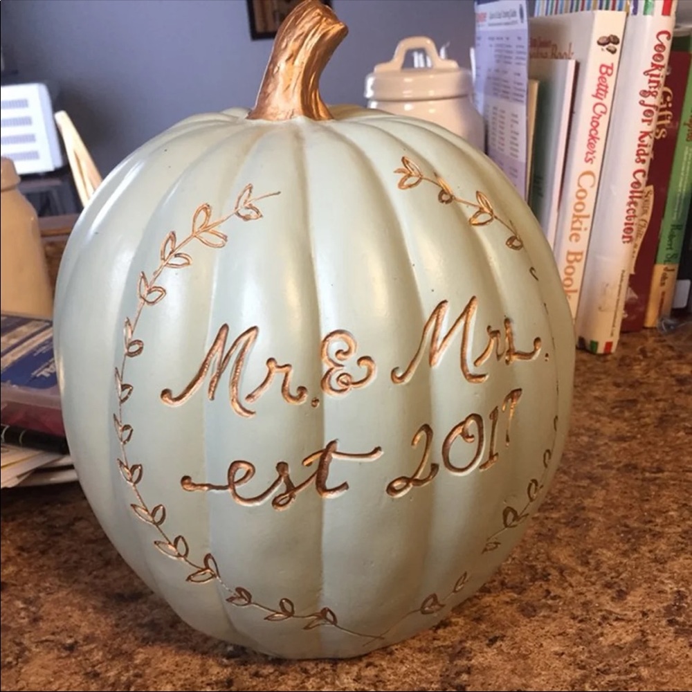 Mr & Mrs 2017 pumpkin